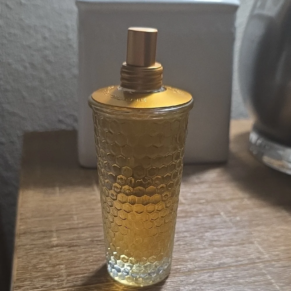L'OCCITANE Honey and Lemon Eau De Toilette Fragrance - Picture 4 of 4